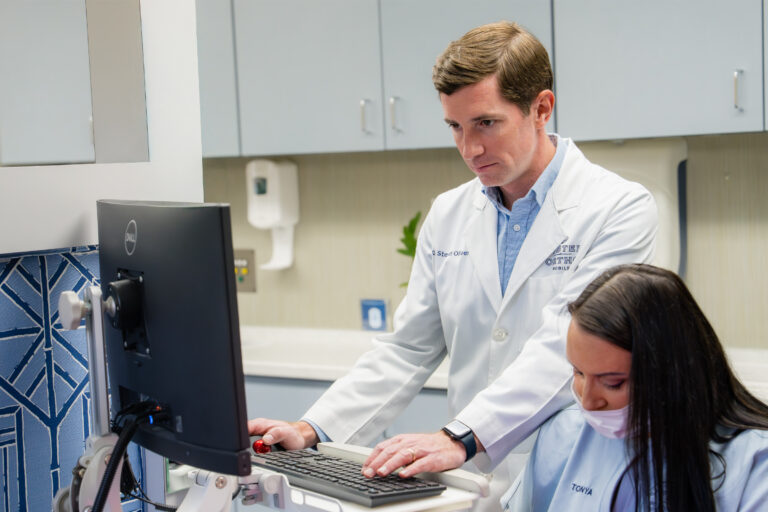 Mobile orthodontist Dr. Steven Oliver using advanced digital imaging for Invisalign and braces treatment